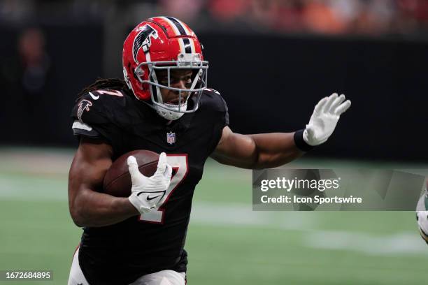 Atlanta Falcons running back Bijan Robinson runs after catching a pass during the NFL game between the Green Bay Packers and the Atlanta Falcons on...