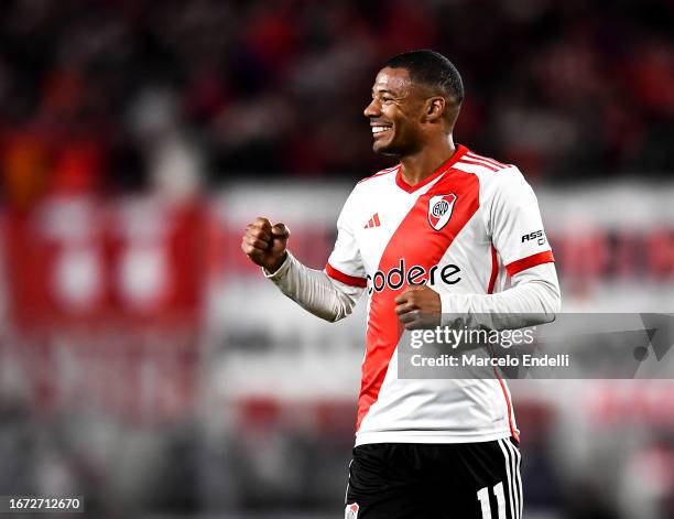 Nicolas De La Cruz of River Plate celebrates after scoring the team's second goal during a match between River Plate and Arsenal as part of group A...