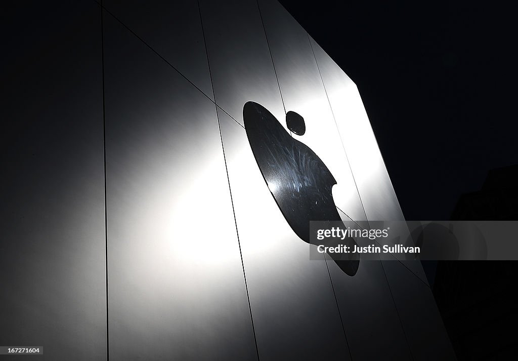 Apple To Report Quarterly Earnings