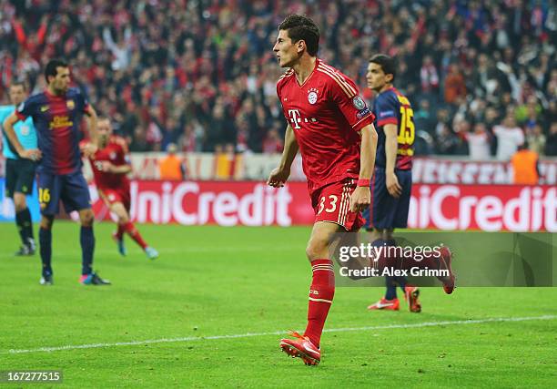 Mario Gomez of Bayern Muenchen celebrates scoring the second goal during the UEFA Champions League Semi Final First Leg match between FC Bayern...