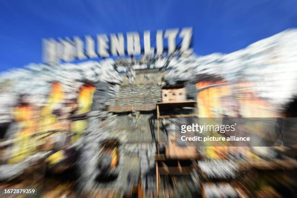 September 2023, Bavaria, Munich: Zoomeffekt: Der Höllenblitz" is currently closed. The 188th Wiesn will take place this year from 16.09.- . Photo:...