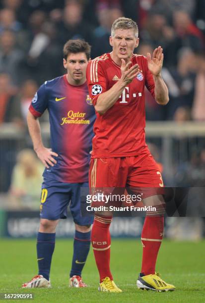 Bastian Schweinsteiger of Muenchen shouts as Lionel Messi of Barcelona looks dejected during the UEFA Champions League semi final first leg match...
