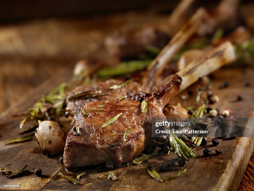 Costillas de cordero a las brasas