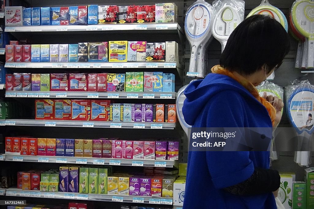 CHINA-GHANA-HEALTH-CONDOMS