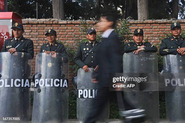 Peruvian Riot Armor 193 Latam Region Stock Photos, High-Res Pictures, and Images - Getty Images