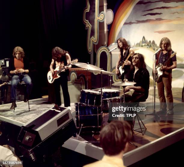 English musicians Roy Lynes, Alan Lancaster , Francis Rossi, drummer John Coghlan and Rick Parfitt , of the British rock band Status Quo, perform on...