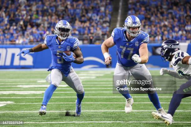 Detroit Lions running back David Montgomery runs with the ball behind his blocker Detroit Lions center Frank Ragnow during the third quarter of an...
