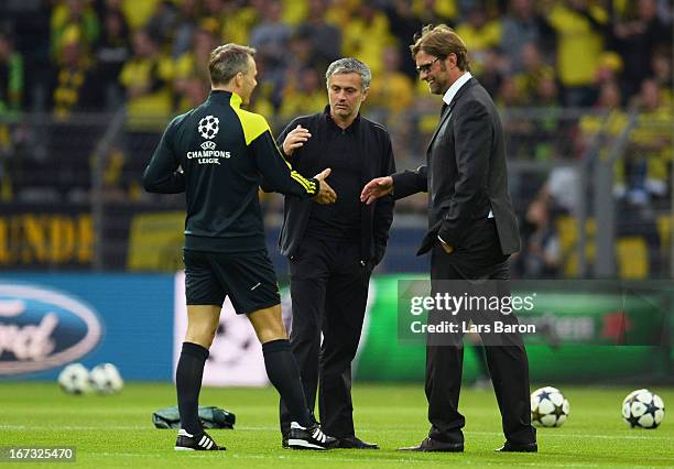 Referee Bjorn Kuipers shakes hands with head coach Jose Mourinho of Real Madrid and Head Coach Jurgen Klopp of Borussia Dortmund during the UEFA...