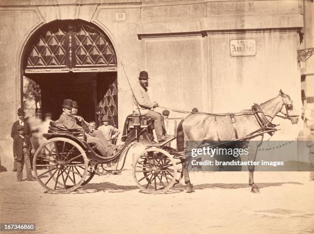 Professions - One horse carriage. About 1875. Photograph by Otto Schmidt. Berufe - Comfortabel . Um 1875. Photographie von Otto Schmidt.