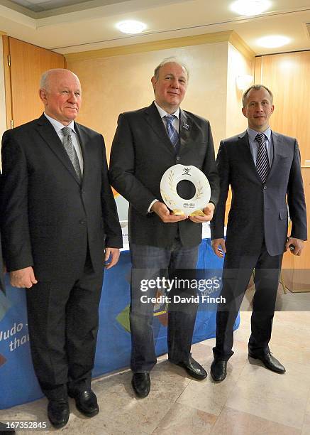 Dr Laszlo Toth, President of the Hungarian Judo Federation and Treasurer of the EJU, proudly holds the Champions' Prize of a Herend Porcelain medal...