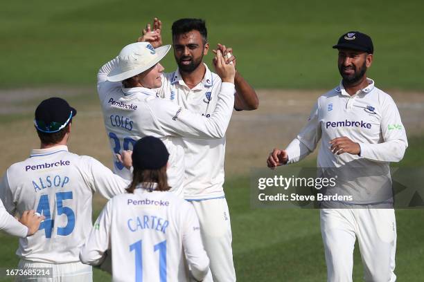 Jaydev Unadkat of Sussex celebrates with his team mates after taking the wicket of Colin Ackermann of Leicestershire during the LV= Insurance County...