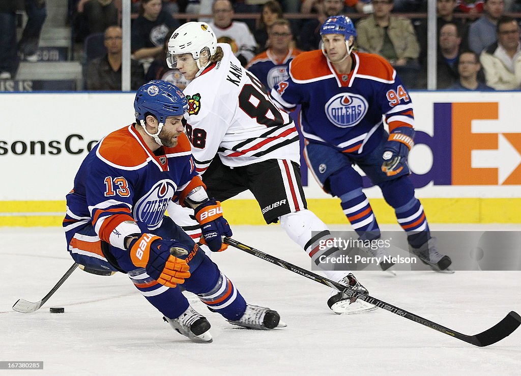 Chicago Blackhawks v Edmonton Oilers