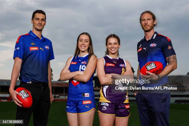 Eastern Ranges Coach 72 Ava Burns Stock Photos, High-Res Pictures, and Images - Getty Images