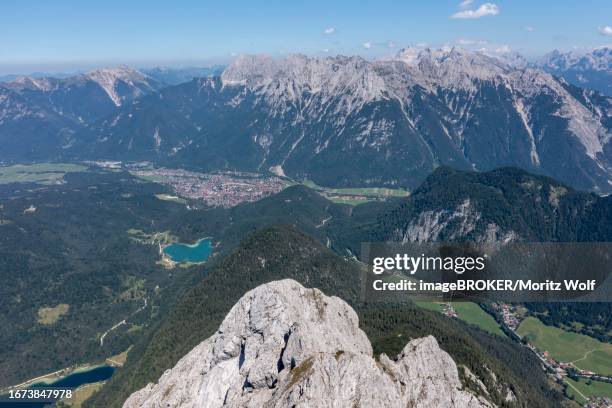 aerial view, mittenwald and western wettersteinspitze, karwendel, bavaria, germany - karwendel mountains stockfoto's en -beelden