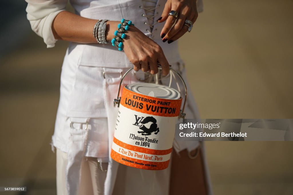 Heart Evangelista wears a blue bracelet, an orange Vuitton bag shaped  News Photo - Getty Images