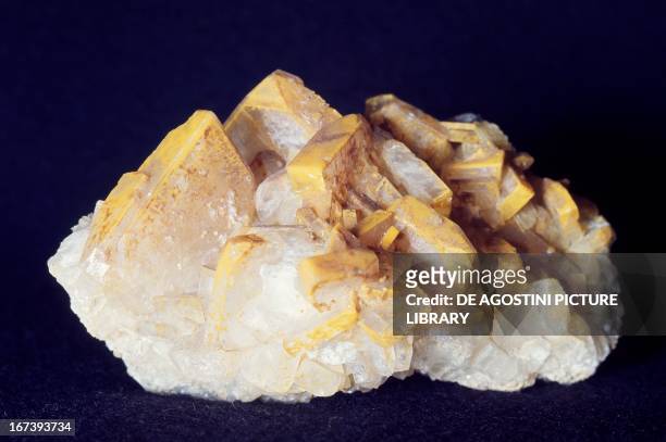 Druse of Baryte or Barite, sulphate.