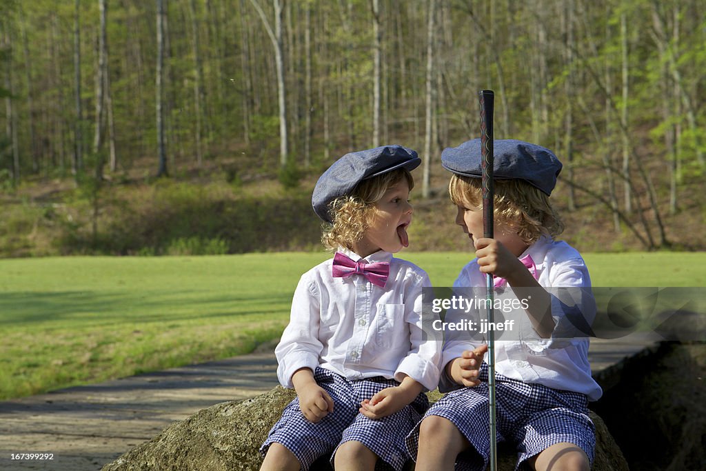 Elegante ragazzo giocando a Golf