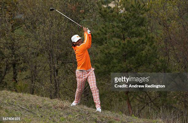 Johan Edfors of Sweden plays his third shot on the 18th hole during the first round of the Ballantine's Championship at Blackstone Golf Club on April...
