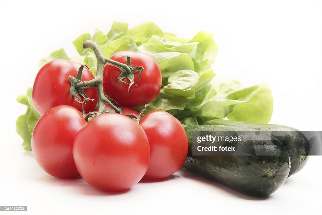 Frische Tomaten, Gurken und Salat