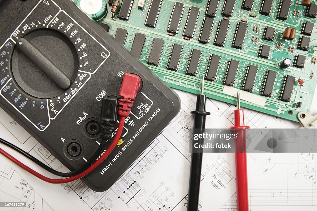 Electronic technician