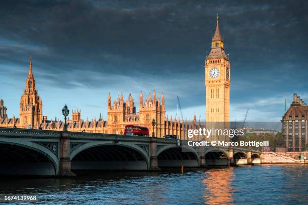 big ben and westminster bridge in london, england, uk - grande londres imagens e fotografias de stock