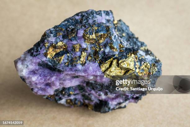 chalcopyrite and fluorite in quartz rock - chalcopyrite stock pictures, royalty-free photos & images