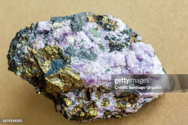 chalcopyrite and fluorite in quartz rock - chalcopyrite stock pictures, royalty-free photos & images