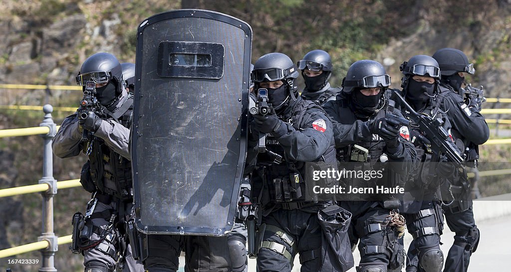 German And Polish Police Special Forces Joint Training