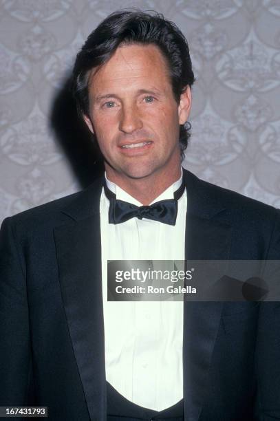 Actor Robert Hays attends the 40th Annual Writers Guild of America Awards on March 18, 1988 at the Beverly Hilton Hotel in Beverly Hills, California.