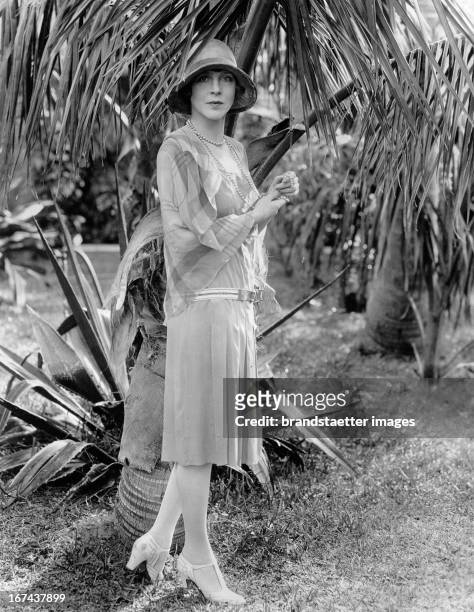 British actress Lady Diana Cooper. Nassau. About 1930. Photograph. Die britische Schauspielerin Lady Diana Cooper. Nassau. Um 1930. Photographie.