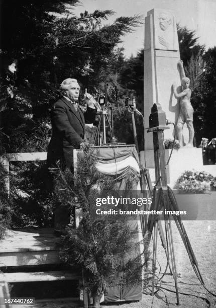 French Foreign Minister Joseph Paul Boncour at the unveiling of the monument to Aristide Briand in Trebeurden/Bretagne. 1933. Photograph. Der...