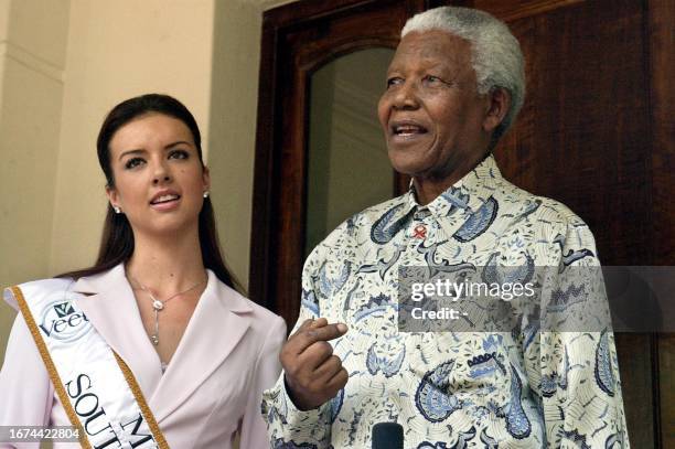 Miss South Africa Cindy Nell meets former South African president Nelson Mandela 05 February 2003 at his offices in Johannesburg, where the Nelson...