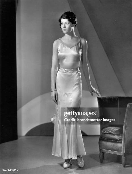 American actress Penny Singleton in an evening dress. 1932. Photograph. Die US-amerikanische Schauspielerin Penny Singleton in einem Abendkleid....