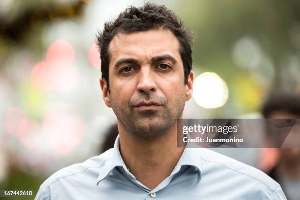 sérieux homme - visage sans expression photos et images de collection