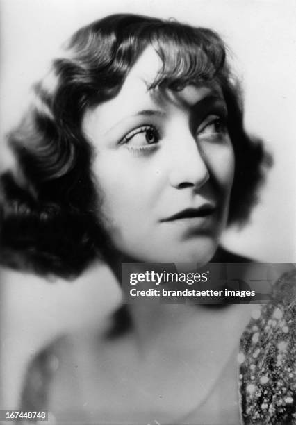 German actress and singer Anni Ahlers. 1932. Photograph. Die deutsche Schauspielerin und Sängerin Anni Ahlers. 1932. Photographie.