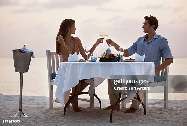 thailand, couple eating at table on tropical beach - couple fine dining imagens e fotografias de stock