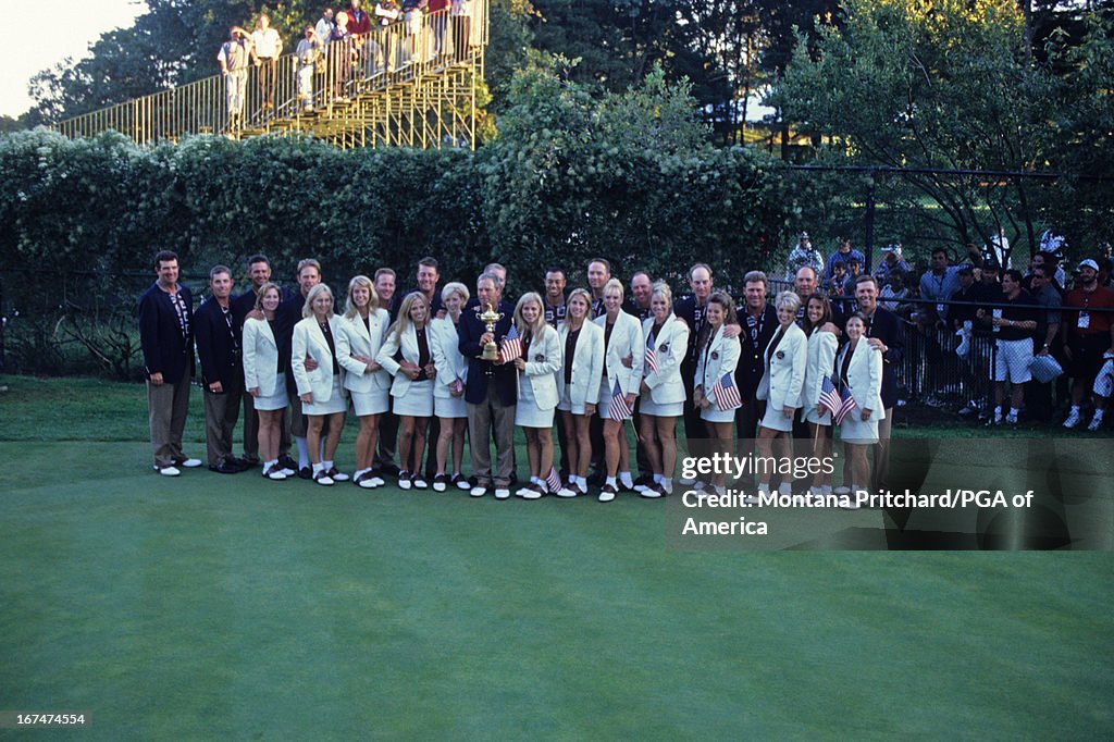 From left to right: Bruce Lietzke (assitant captain), Justin Leonard, Steve and Sheri Pate, Payne and Tracey Stewart, Jeff and Michelle Maggert, Phil and Amy Mickelson, David Duval and girlfriend, Captain Ben Crenshaw and wife Julie, Tiger Woods and girlf