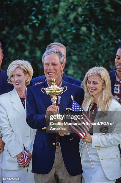 Ben Crenshaw & wife, trophy, 1999 Ryder Cup