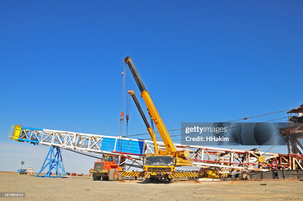 Drilling Rig Rigging Down High-Res Stock Photo - Getty Images