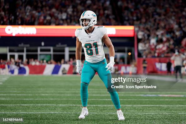 Miami Dolphins tight end Durham Smythe during a game between the New