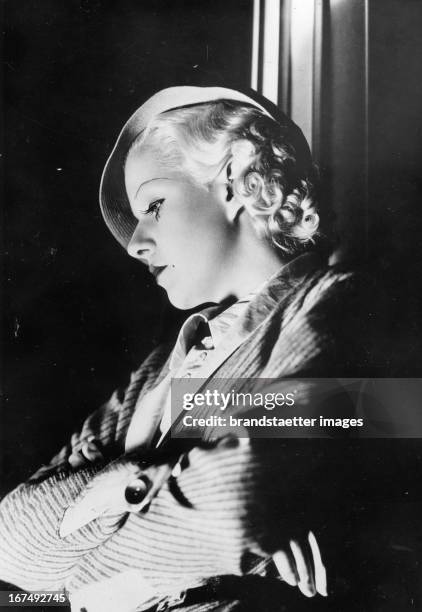 The US-american actress Jean Harlow. 1937. Photograph. Die US-amerikanische Schauspielerin Jean Harlow. 1937. Photographie.