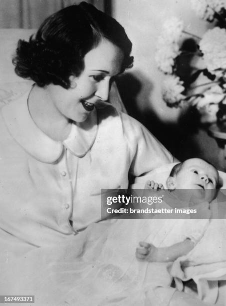 Virginia Fox with her daughter Susan Marie Zanuck. 22nd September 1933. Photograph. Virginia Fox mit ihrer Tochter Susan Marie Zanuck. 22. September...