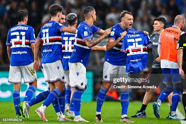 Antonino La Gumina of Sampdoria celebrates after scoring a goal and dedicates it to his team-mate Alex Ferrari during the Serie B match between UC...