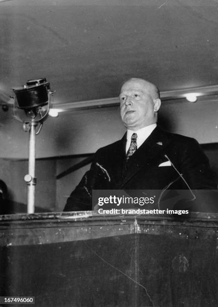 Presidential candidate Theodor Duesterberg is taking a speech at the meeting of the members of the German National People's Party and the Stahlhelm....