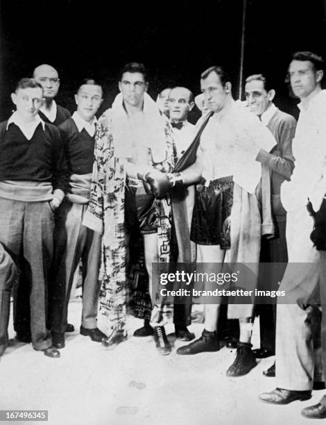 Shake Hands between the American boxer Jack Sharkey and the German boxer Max Schmeling before their fight for the world championship . 12th June...