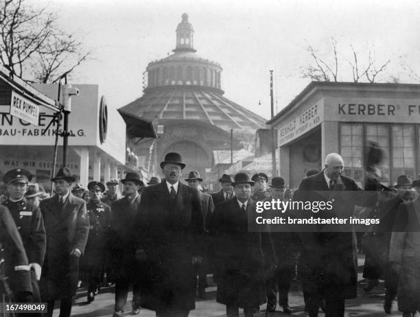 Austrian President Wilhelm Miklas at the Vienna Spring Fair. In the background the rotunda. Vienna. March 11th 1937. Photograph. Der österreichische...