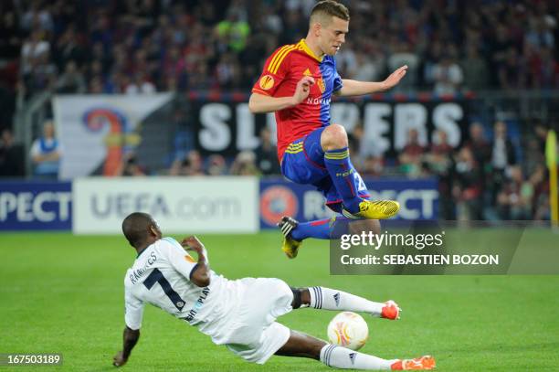 Basel's Swiss midfielder Fabian Frei vies with Chelsea's Brazilian midfielder Ramires during an UEFA Europa League first leg semi-final football...