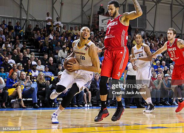 Darington Hobson of the Santa Cruz Warriors drives to the basket against Tyler Honeycutt of the Rio Grande Valley Vipers during Game One of the...