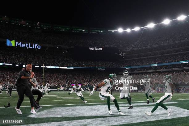 Wide receiver Xavier Gipson of the New York Jets celebrates with Allen Lazard, Micheal Clemons, Bryce Huff and head coach Robert Saleh after scoring...