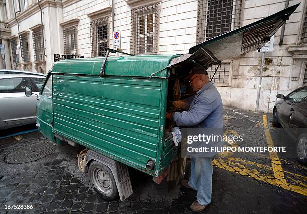 97 Monkey Grinder Stock Photos High Res Pictures And Images Getty 97-monkey-grinder-stock-photos-high-res-pictures-and-images-getty